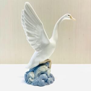 NAO by Lladro Swan Figurine Porcelain Made in Spain